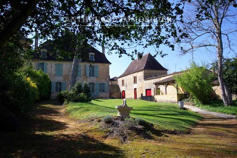 Chateaux Manoirs Chartreuses Proprietes A Vendre En Dordogne Anthouard Immobilier
